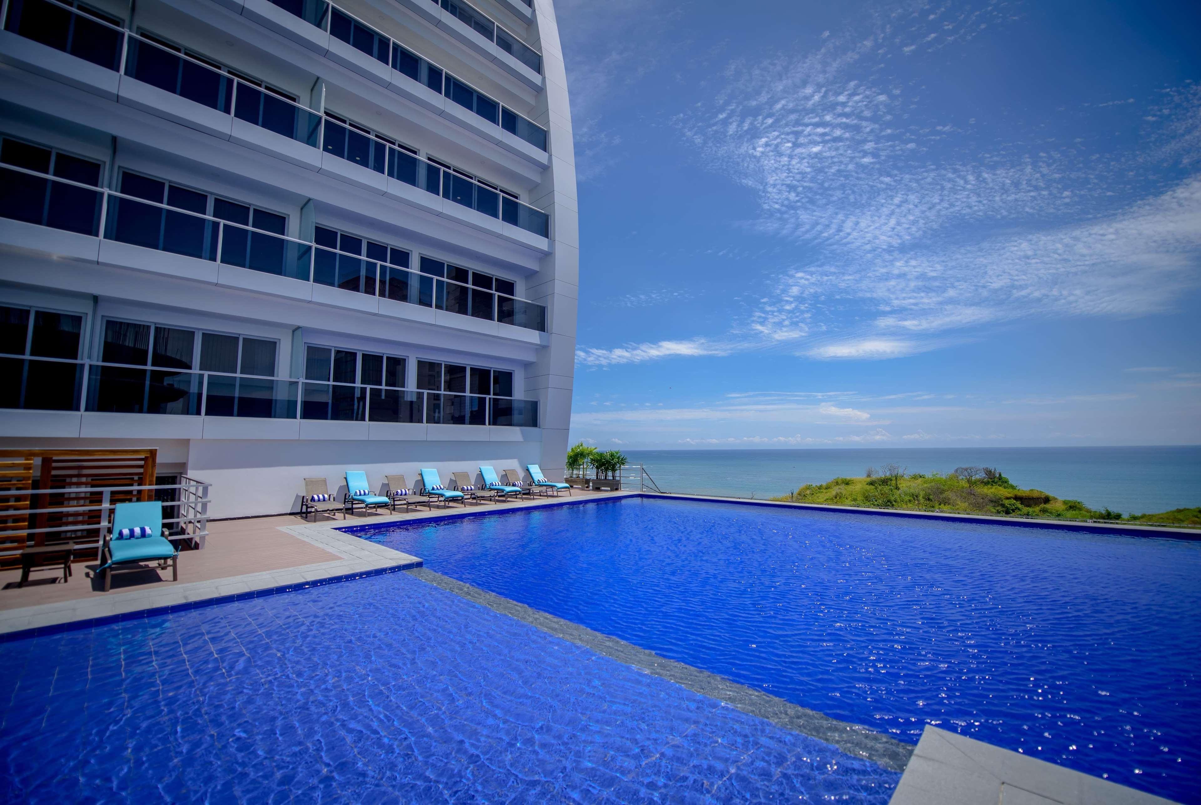 Wyndham Manta Sail Plaza Hotel And Convention Center Exterior photo