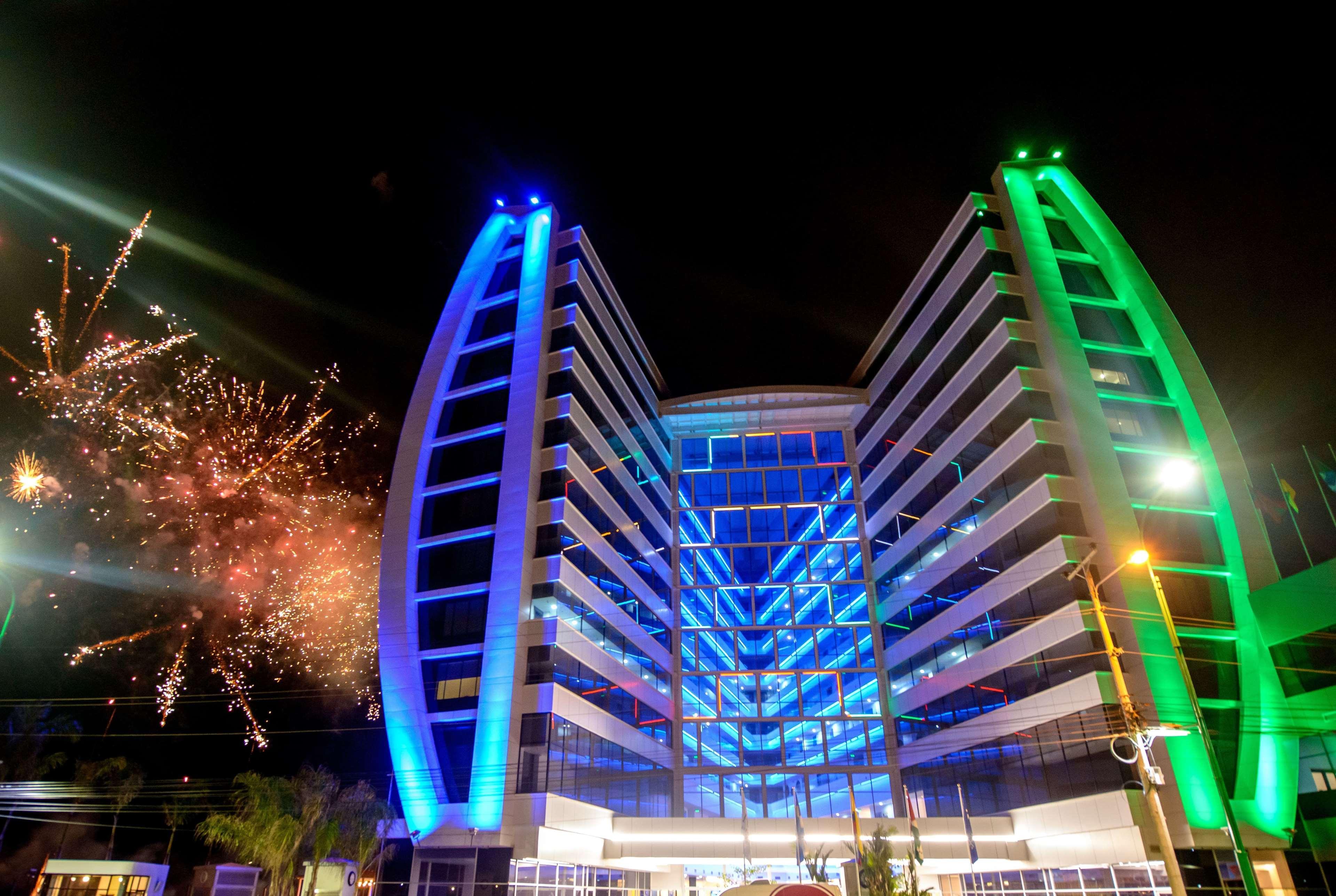 Wyndham Manta Sail Plaza Hotel And Convention Center Exterior photo